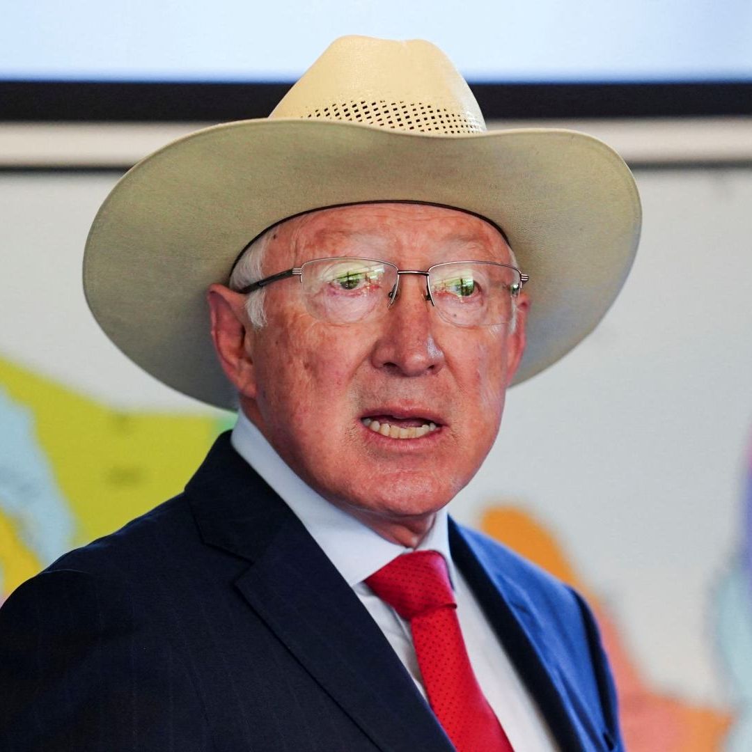 Ken Salazar Pone Foco del Problema de la Migración en Frontera Sur de México