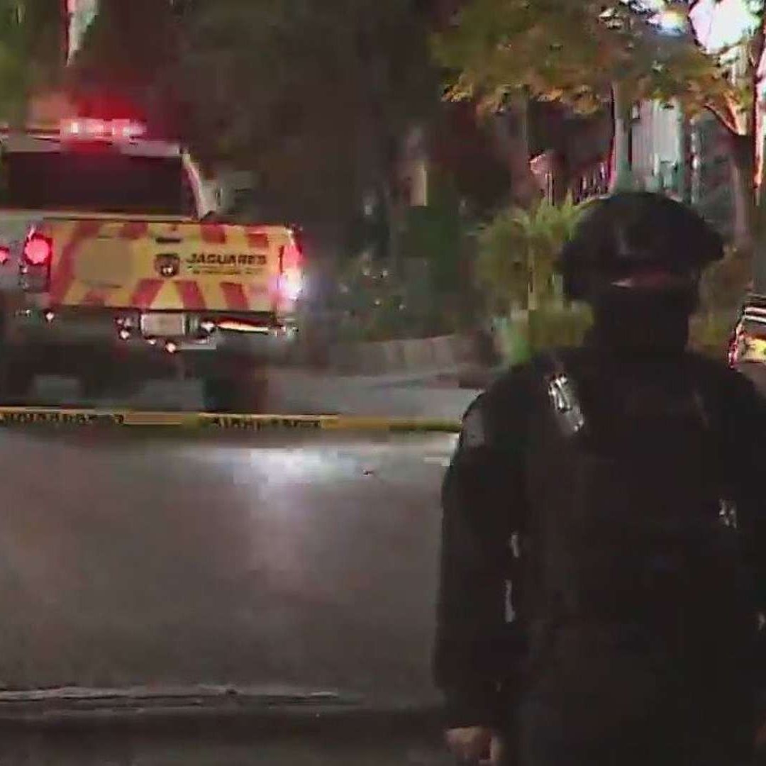 Un hombre de 21 fue asesinado a balazos en la col. Arboledas de las Mitras.