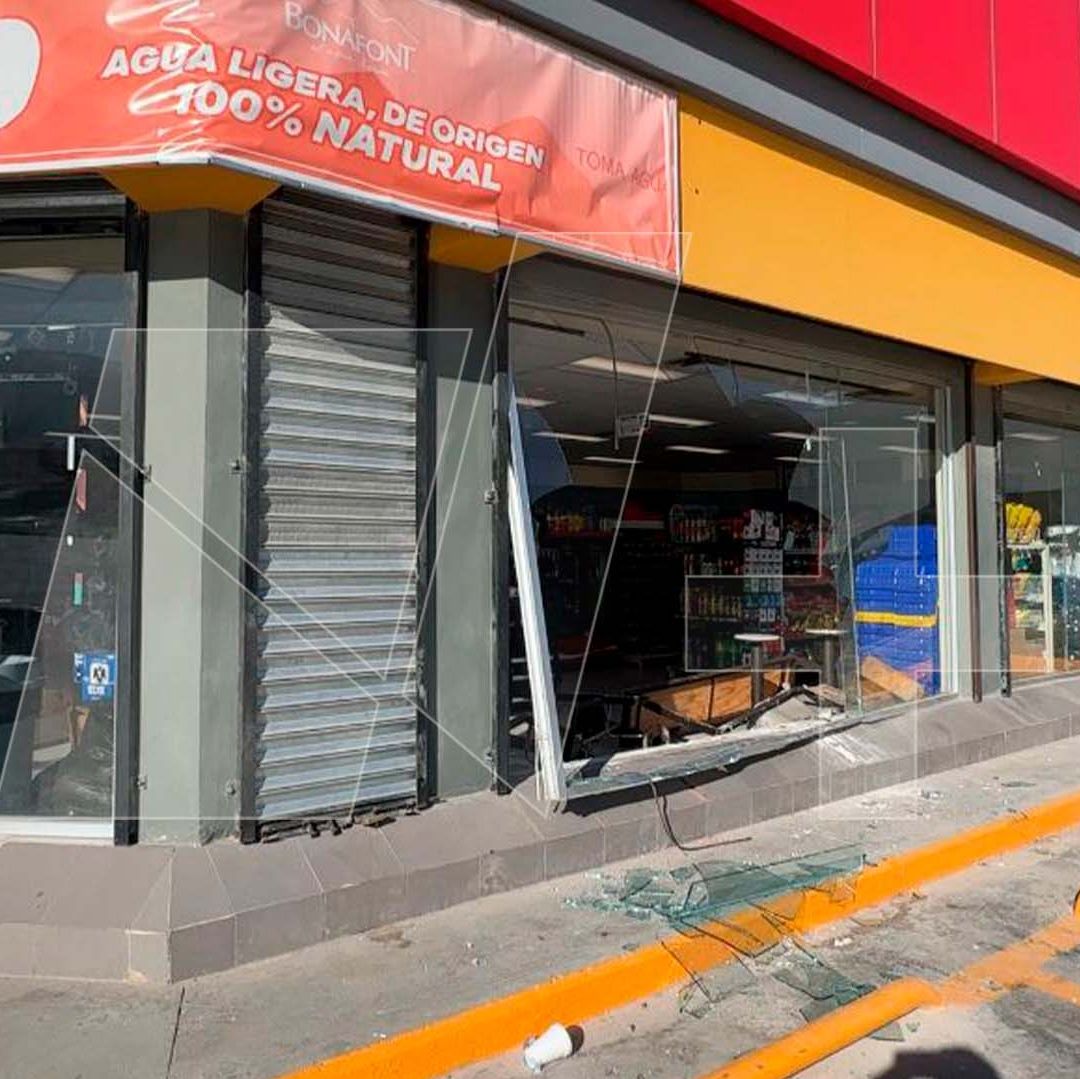 Mujer Choca Tienda de Conveniencia al Confundir Acelerador con Freno en Saltillo