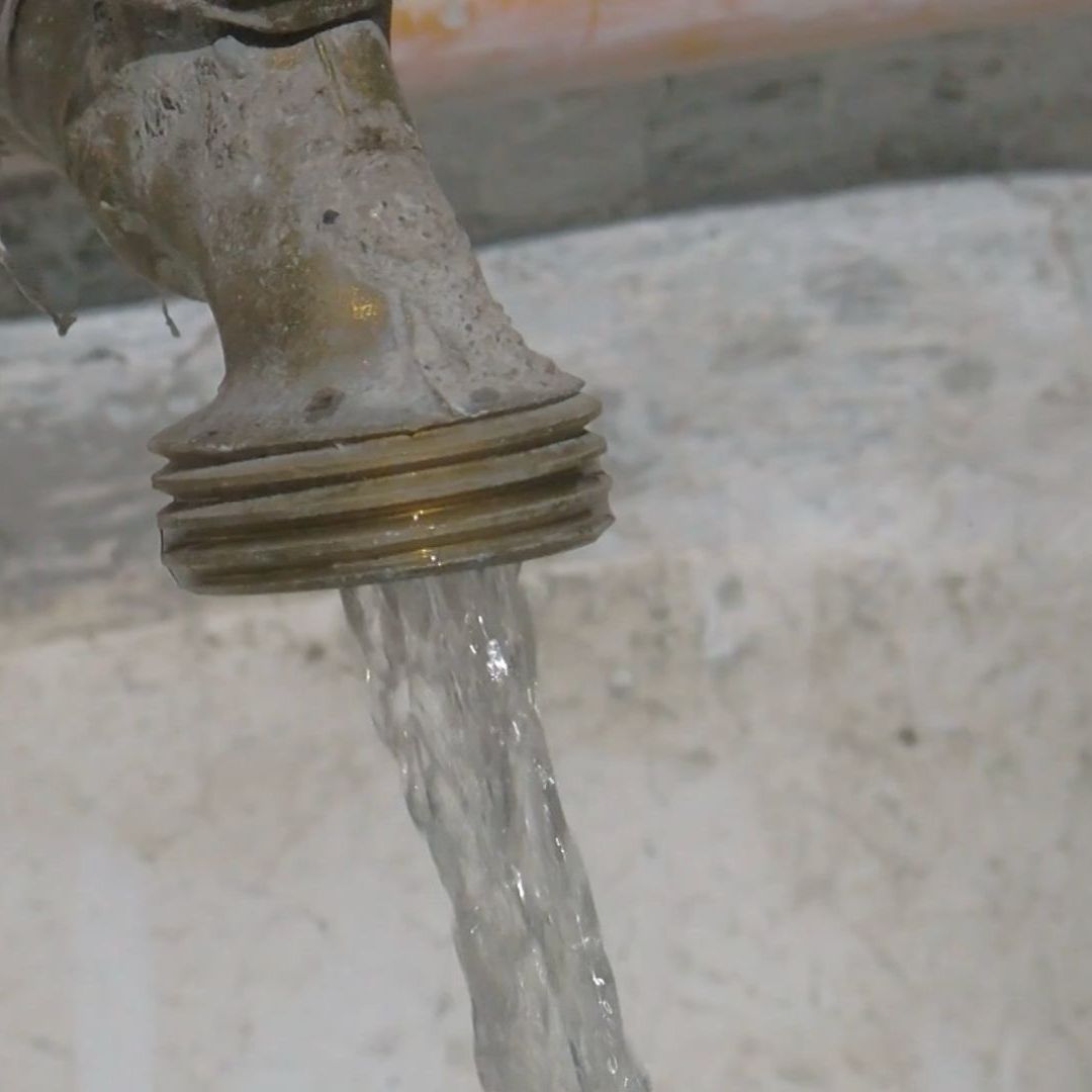 agua cayendo