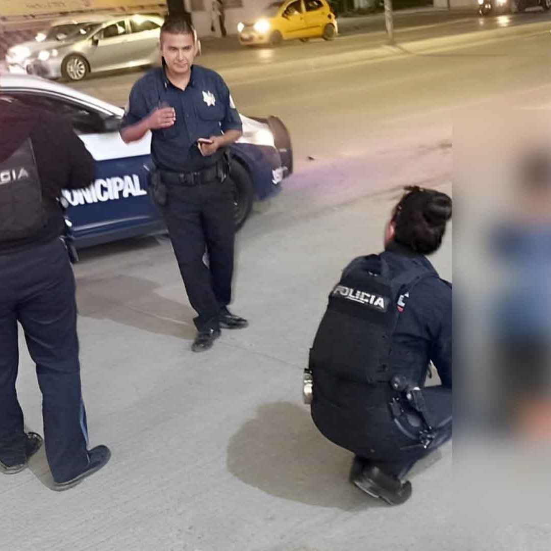 Policías de Torreón Resguardan a Niño Tarahumara Perdido