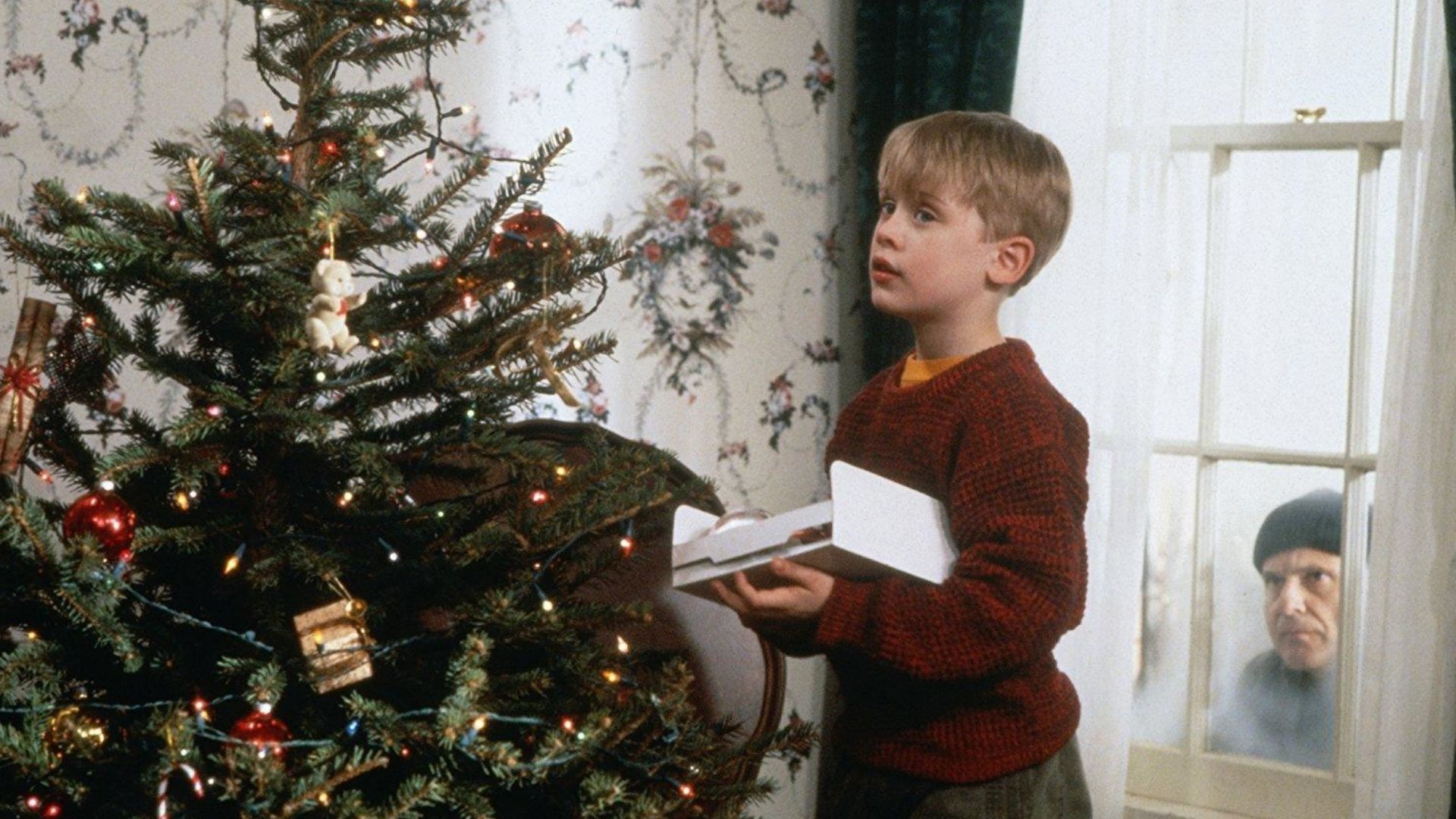Policía vigila casa de Mi Pobre Angelito en Navidad