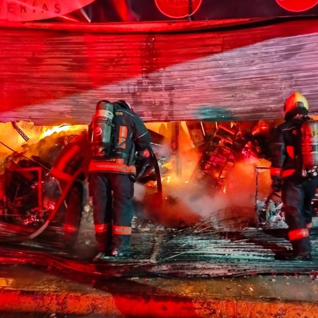 Rescate de Panadero Atrapado en Incendio Gran Bodega en Amalucan, Puebla