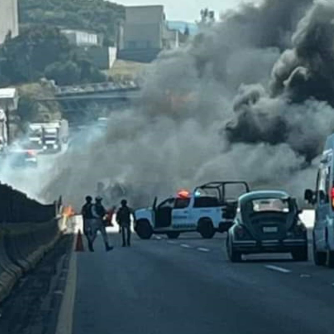 Qué pasó en Atizapán de Zaragoza hoy incendio y accidente en autopista Chamapa-Lechería