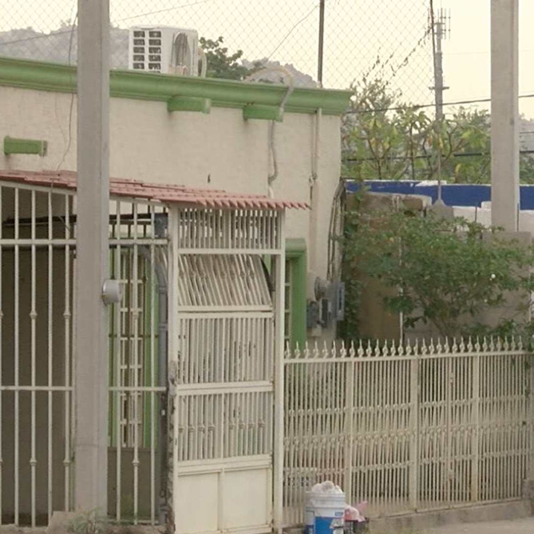 Para presuntamente robar en un domicilio de la colonia Villa de Seris, un joven de 25 años, quien se identificó como Francisco Darío “N”, ingresó a una casa ajena, armado con un arma punzocortante.