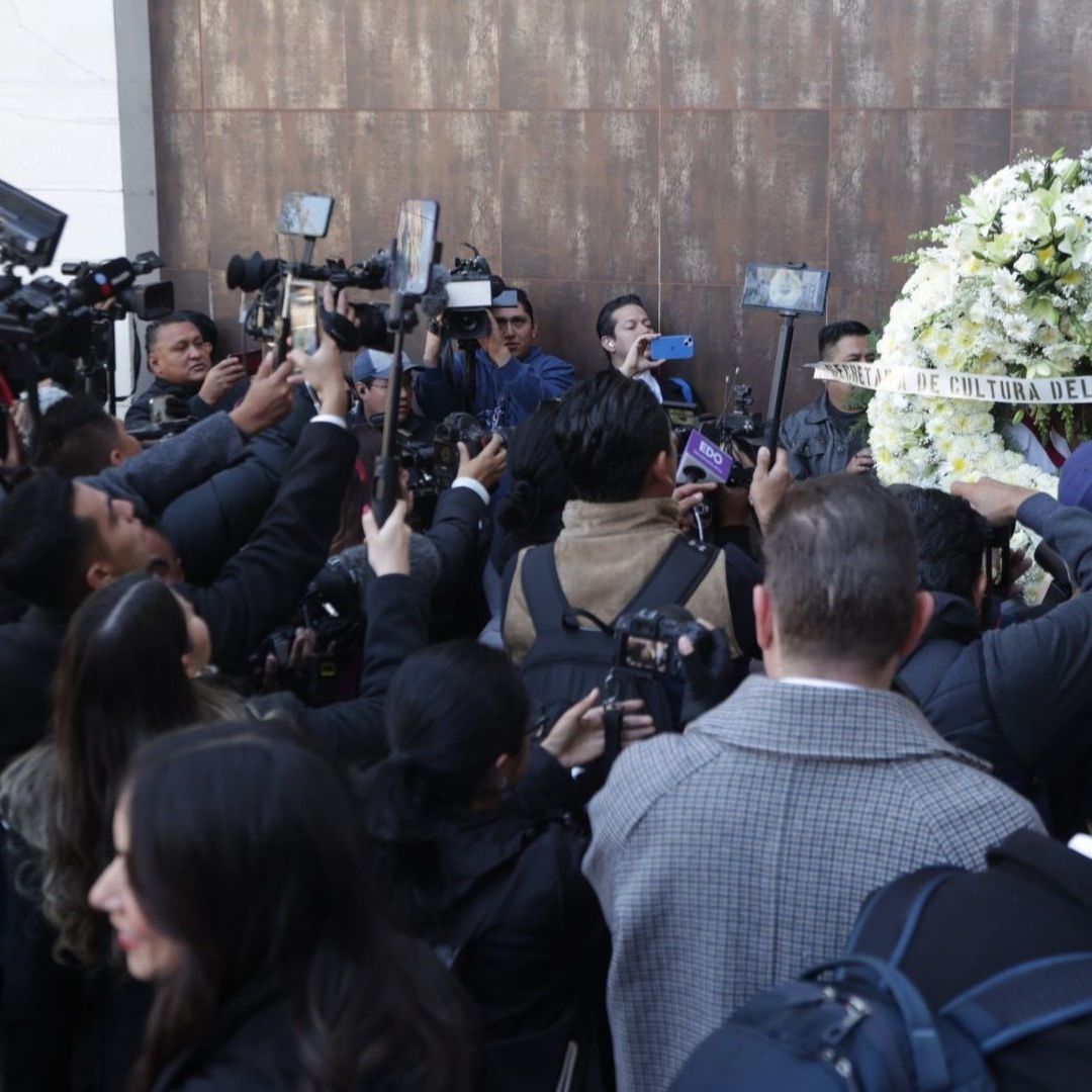 Arreglos Florales en la funeraria ubicada en El Pedregal, donde están los restos mortales de la primera actriz Silvia Pina