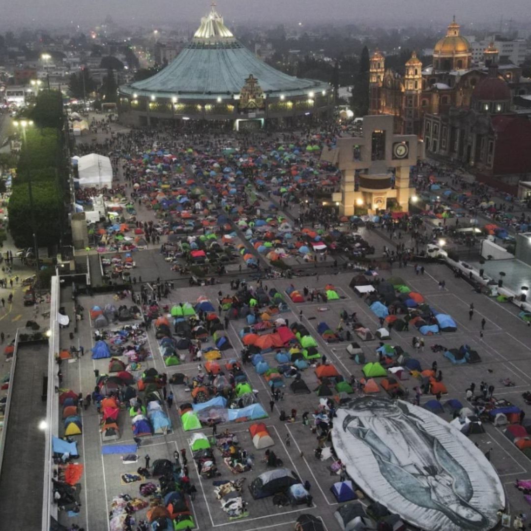 Peregrinos en inmediaciones de la Basílica de Guadalupe