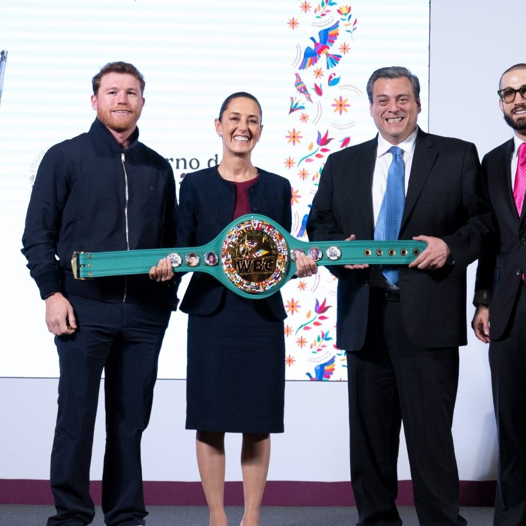 Así es como Saúl “Canelo” Álvarez visitó de sorpresa la conferencia Mañanera de la presidenta Claudia Sheinbaum