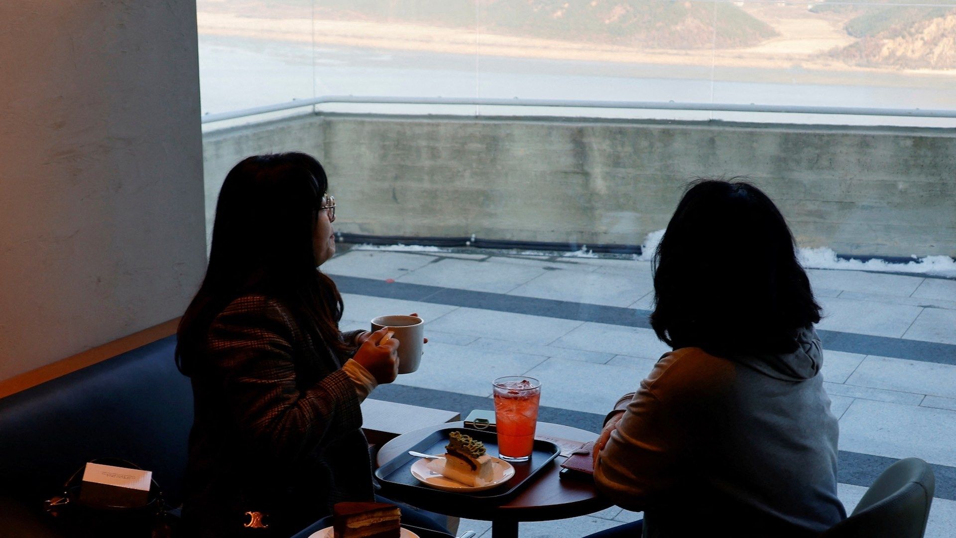 Starbucks abrió una sucursal en la frontera con Corea del Norte