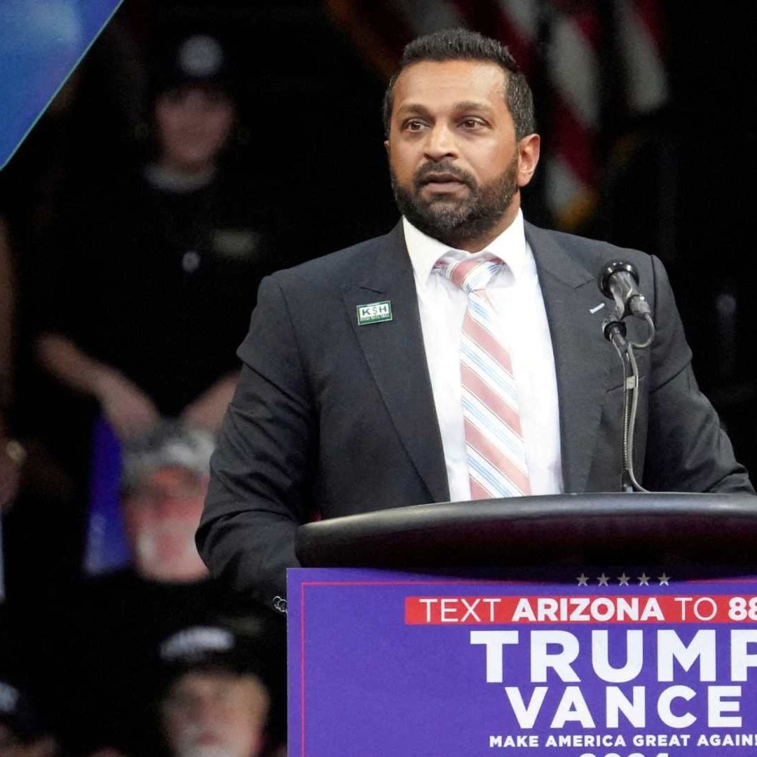El próximo director del FBI en un acto de campaña de Trump.