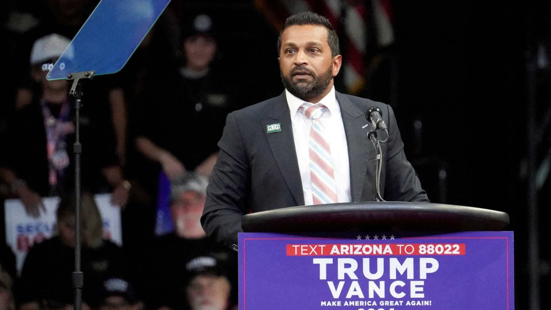 El próximo director del FBI en un acto de campaña de Trump.