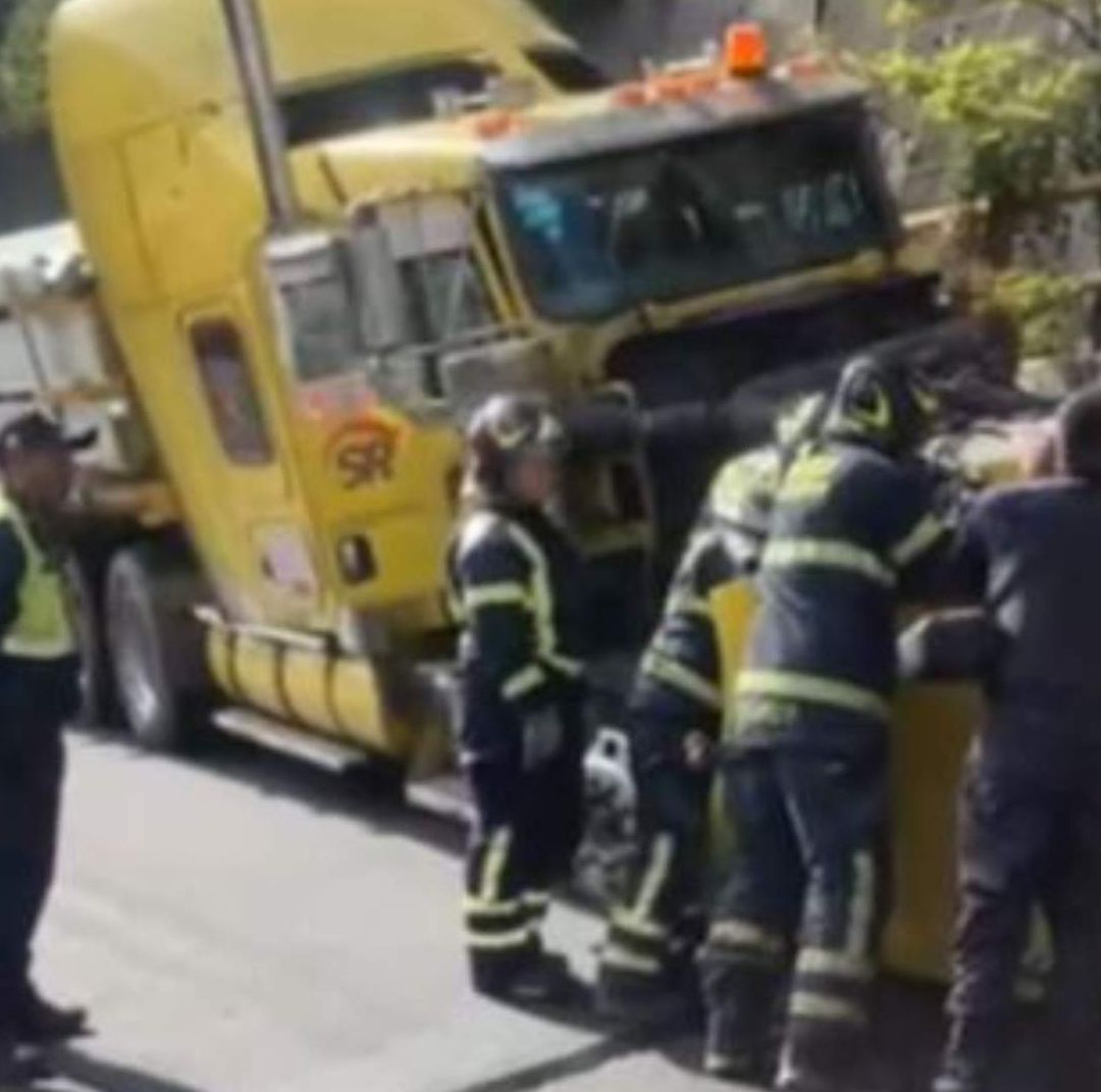 Tráiler Embiste a Varios Autos en la Autopista México-Toluca; Hay Caos Vial Hacia La Marquesa
