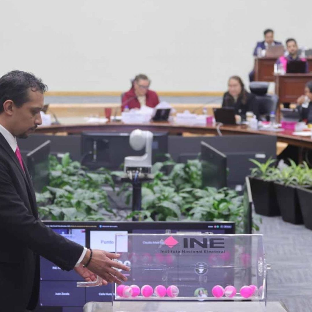 Sorteo para funcionarios de casilla de elección Judicial, en sesión del INE
