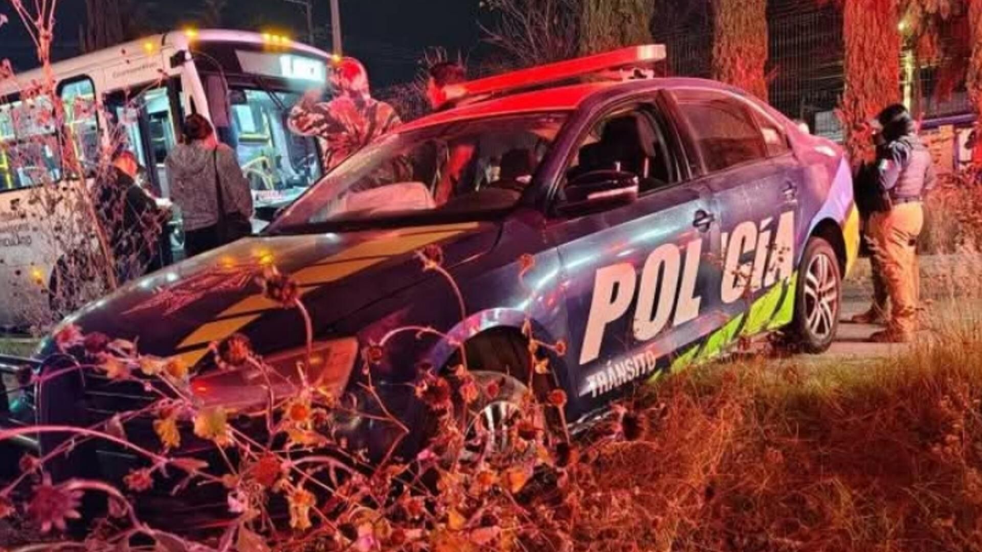 Accidente entre Patrulla de Tránsito y Unidad de RUTA Línea 1 en Infonavit Rivera Anaya