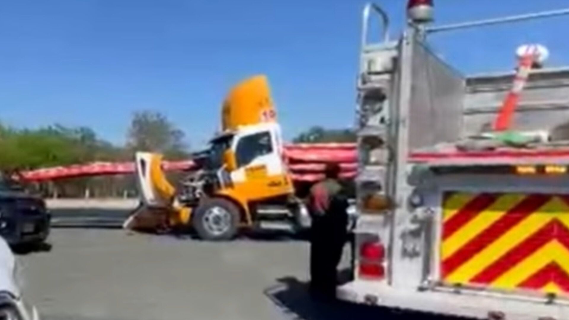 Carga se Desplaza a Cabina de Tráiler y Chofer Muere en Ciénega de ...