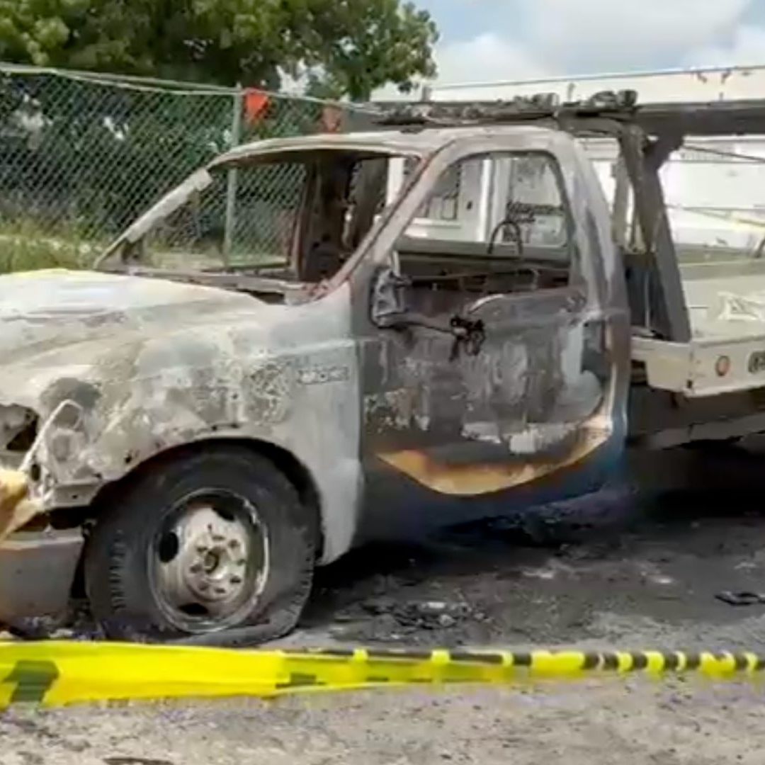 Sujetos atacan grúa con bombas molotov en Coatzacoalcos la madrugada de este lunes.
