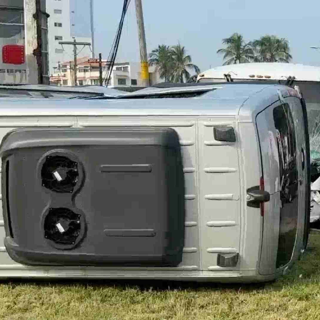 Camioneta Turística Choca Contra Camión de Pasaje en Boca del Río Veracruz Hubo Cinco Lesionados