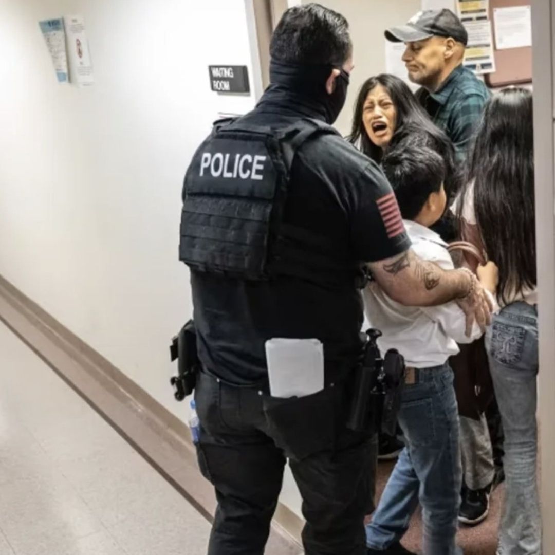 Suspenden e Investigan a Oficial de ICE por Agredir a Mujer Ecuatoriana en Tribunal de Manhattan