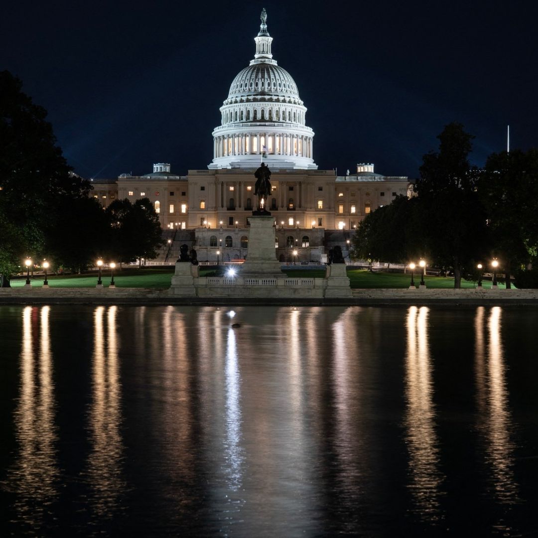Cierra Gobierno de Estados Unidos; "Shutdown" Paraliza Servicios y Salarios de Funcionarios.
