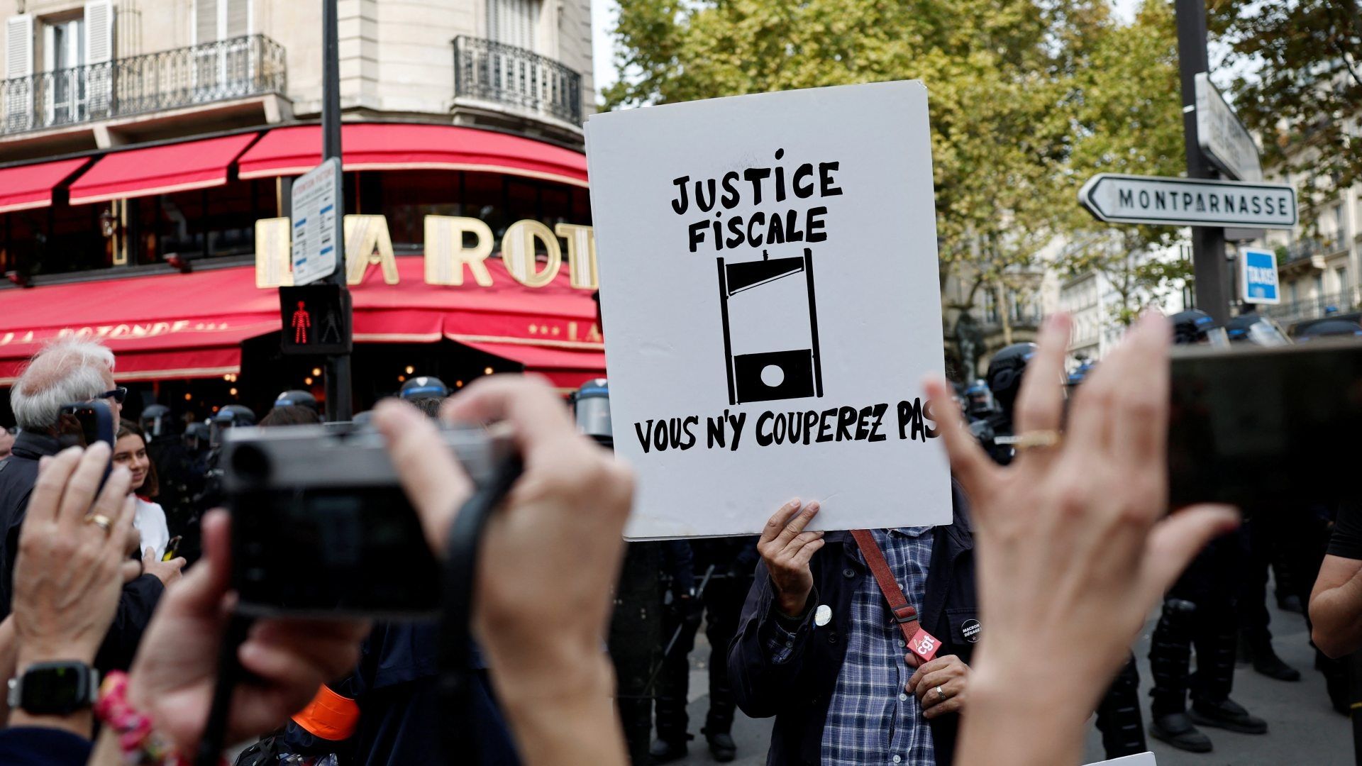 Manifestantes exigen “justicia fiscal” al Gobierno de Francia, en París