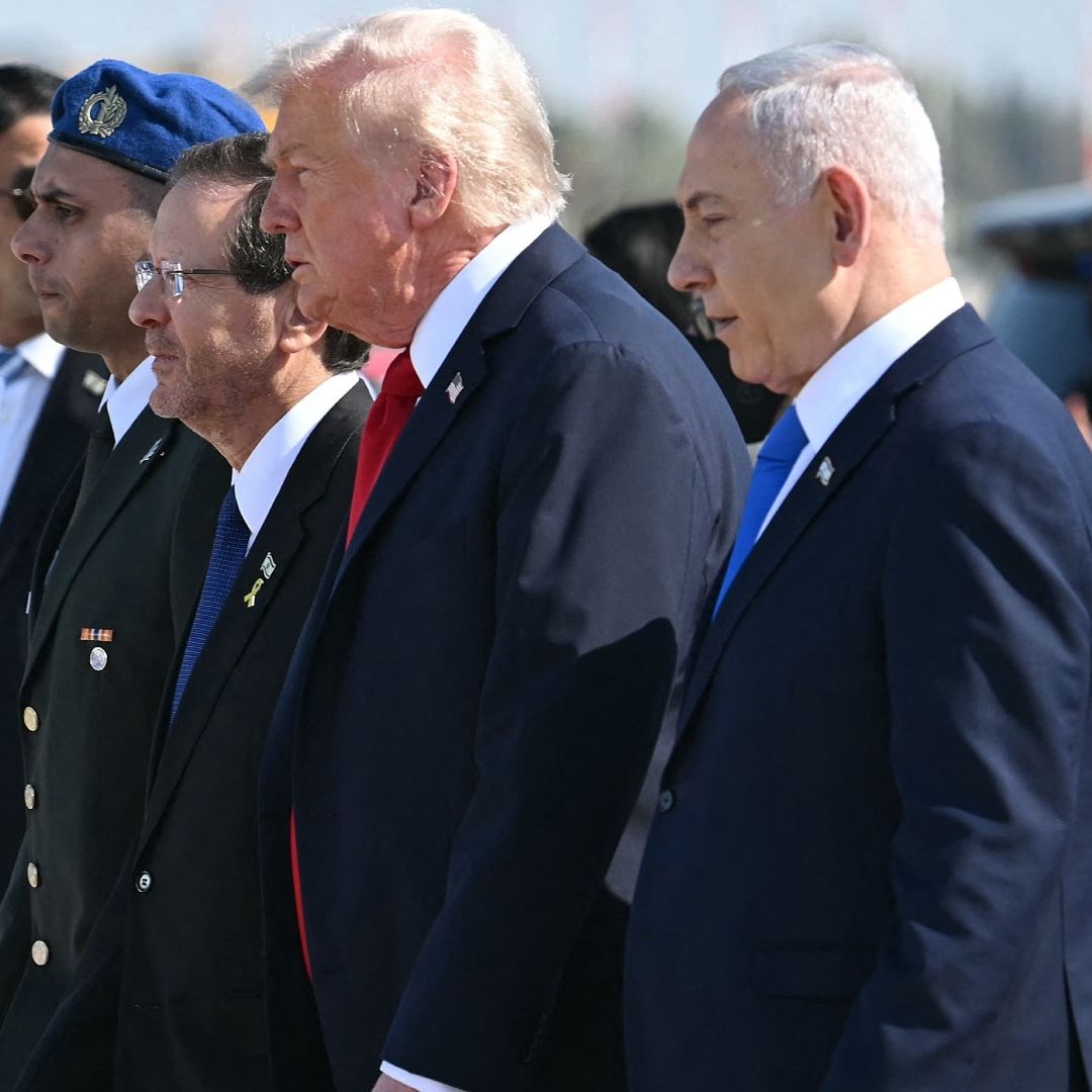 Donald Trump Llega a Israel para Asistir a Entrega de Rehenes; lo Recibe Netanyahu.
