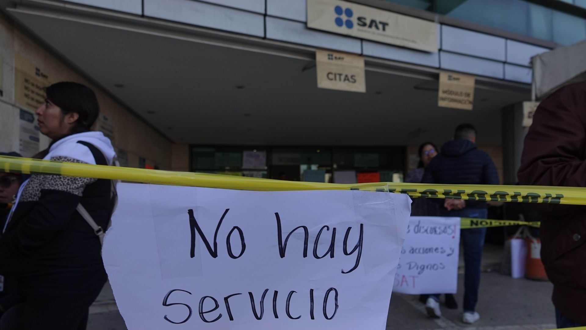 Anuncio informa que no hay servicio en oficinas del SAT, en CDMX