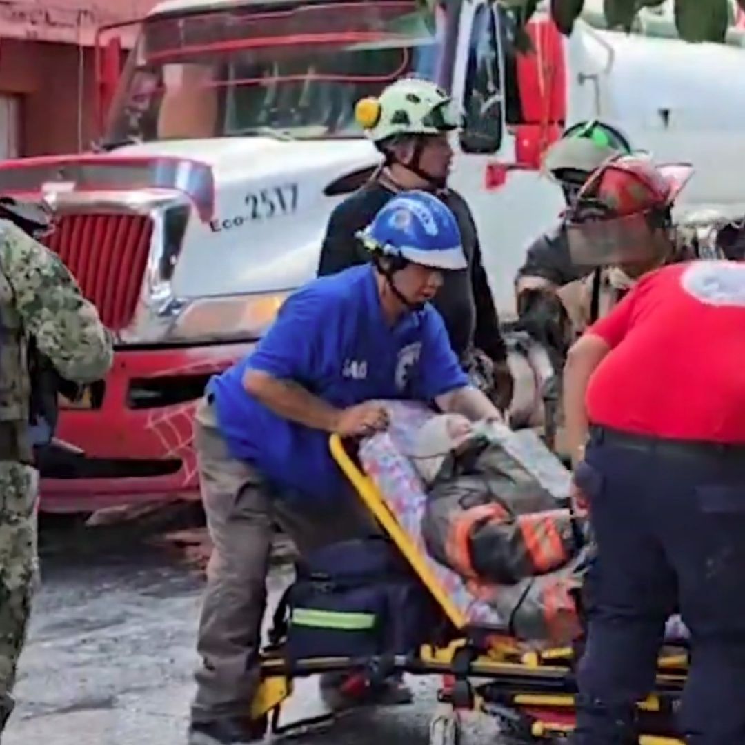 Bombera Sufre Intoxicación por Incendio en Fábrica de Colchones en Ecatepec