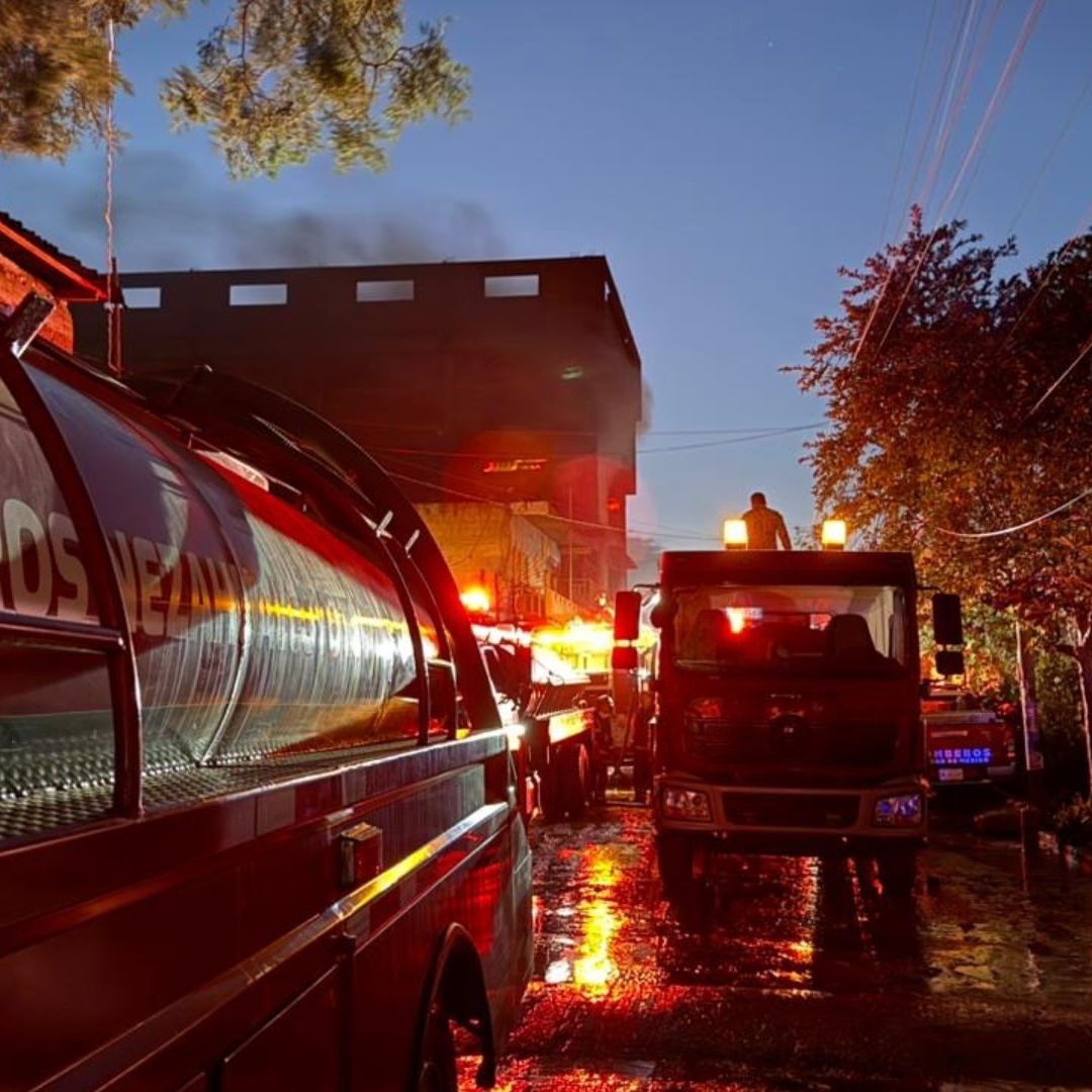 Controlan Incendio en Ecatepec Después de Más de 7 Horas; Fábrica Clandestina Será Demolida