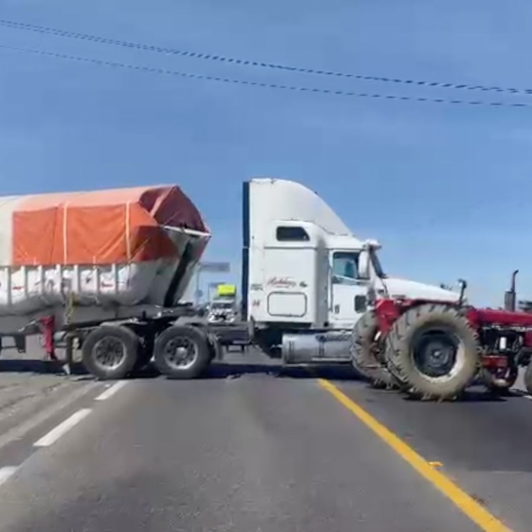 Cierre Total Arco Norte y Carretera Libre Los Reyes Zacatepec Tlaxcala por Manifestación de Campesinos Agricultores