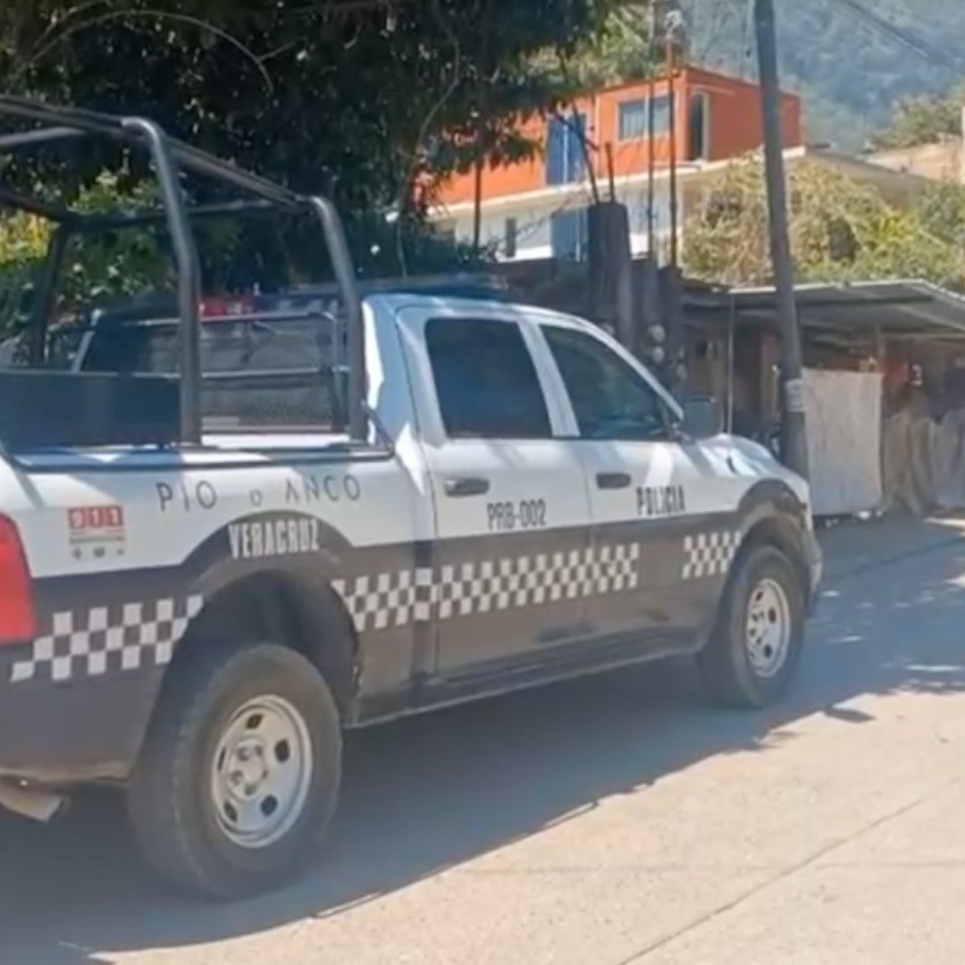 Al lugar acudieron elementos de Seguridad Pública Estatal y paramédicos de Protección Civil que confirmaron el deceso.