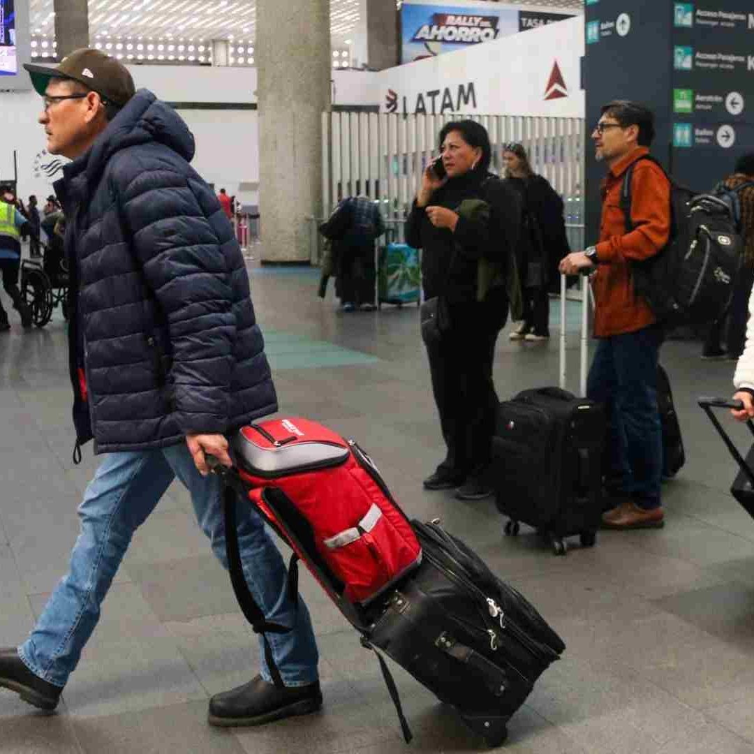 Pasajeros en el AICM