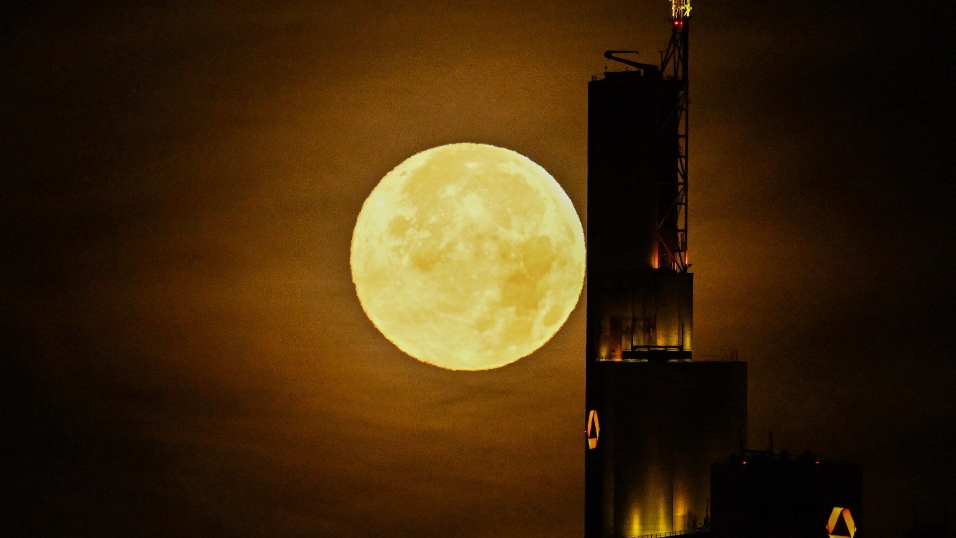 ¿Cómo tomar mejores fotos de la luna llena esta superluna?
