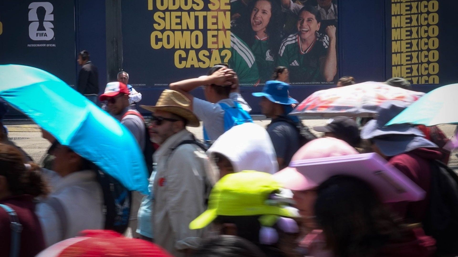 Personas protestan en CDMX.