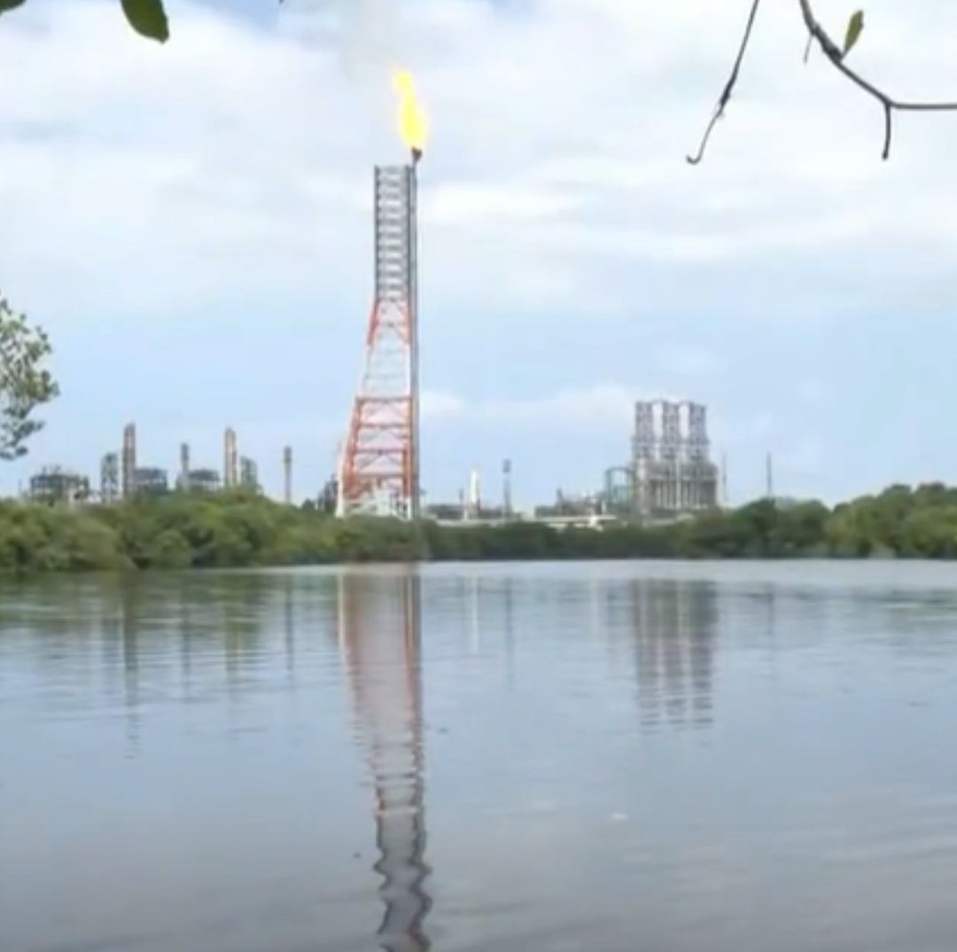 Afectaciones por Derrame de Aguas con Hidrocarburo de Refinería Llegan al Río Seco