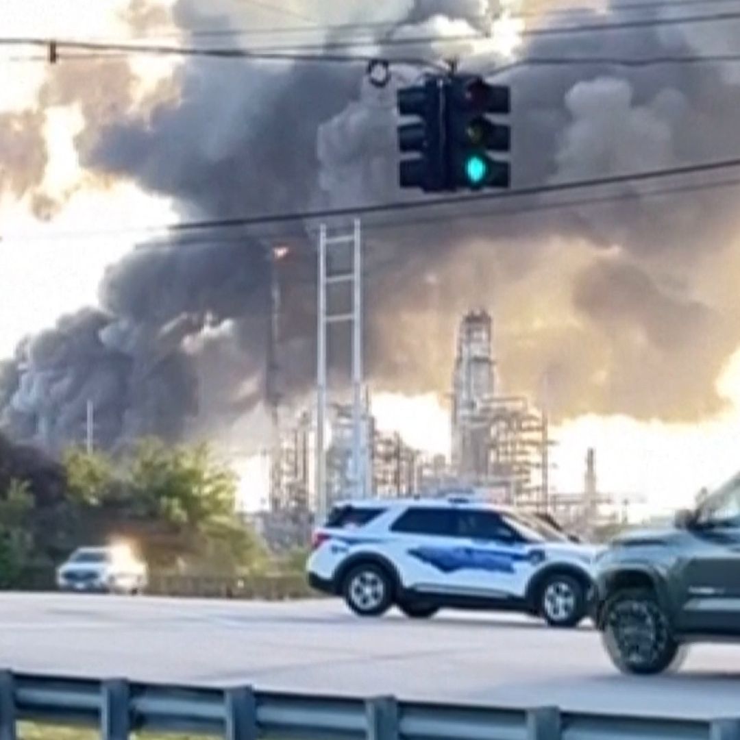 Ordenan Confinamiento por Explosión en Refinería de Valero en Texas.