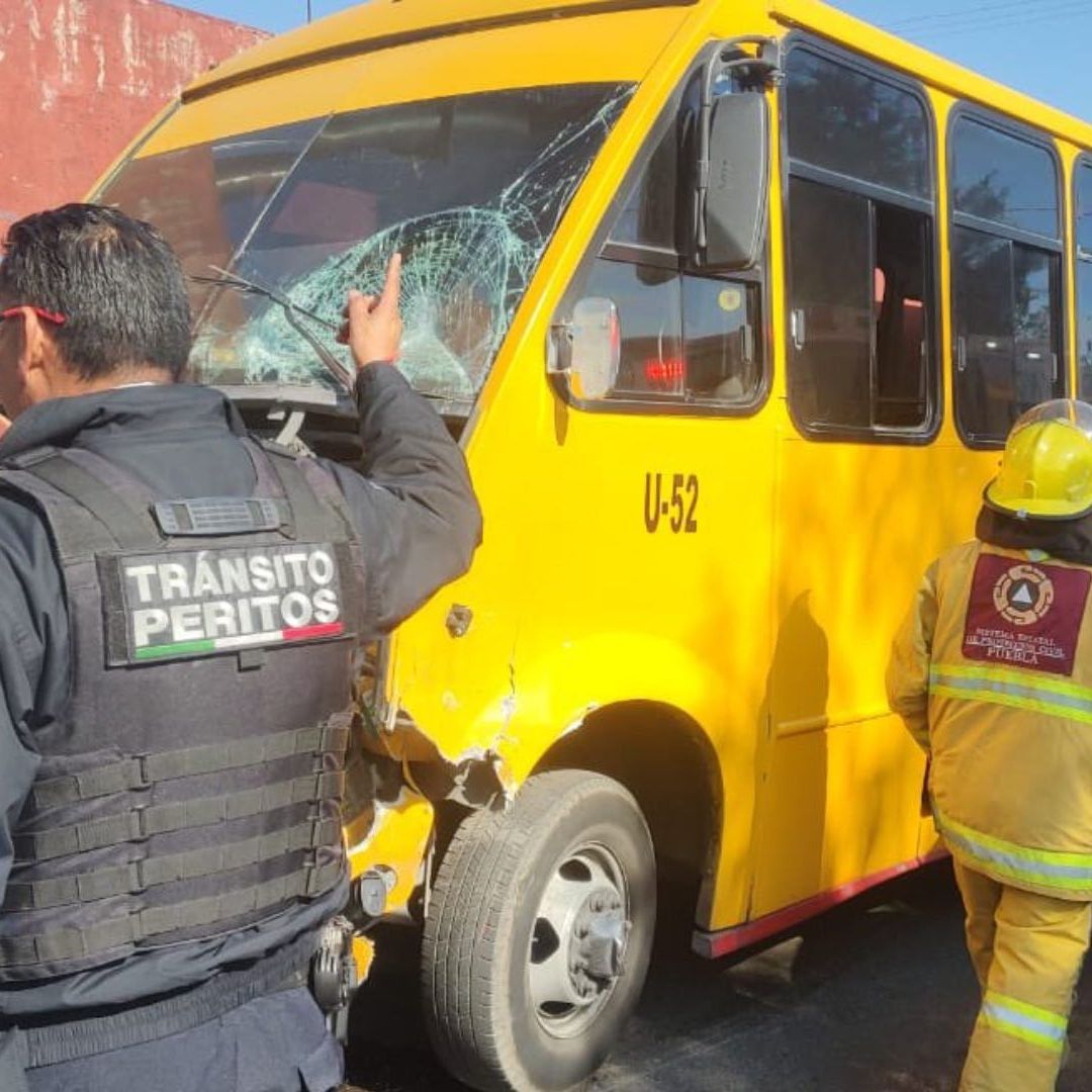Accidente Dos Rutas 10 y M1 Transporte Público Avenida Las Torre Colonia Tres Cruces Puebla