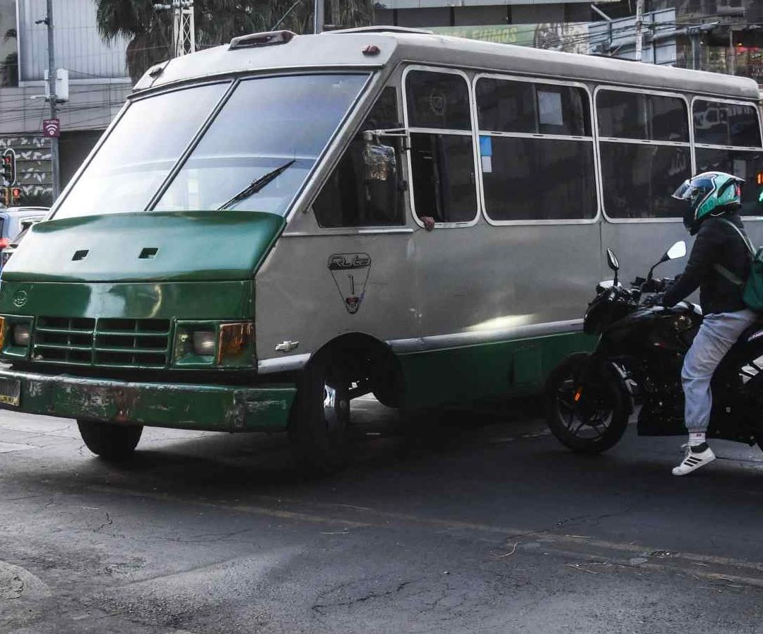 Microbús Atropella y Mata a Hombre sobre Avenida Ferrocarril Hidalgo en la GAM. Foto: Cuartoscuro