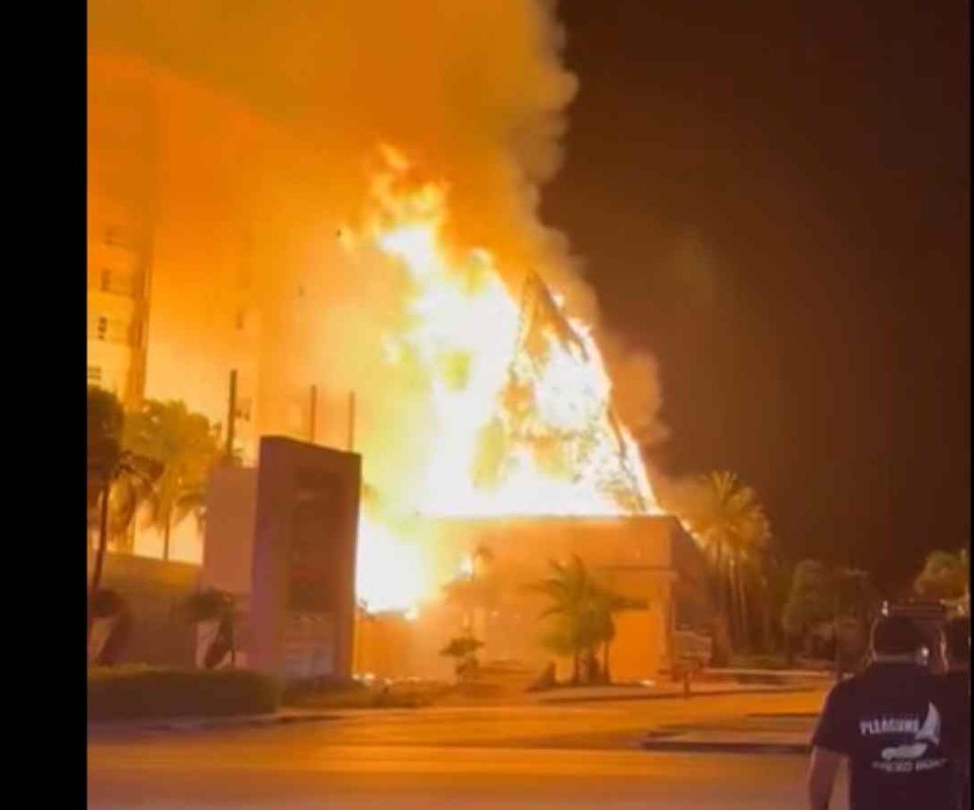 Incendio en hotel de Cancún. Foto: Info Quintana Roo
