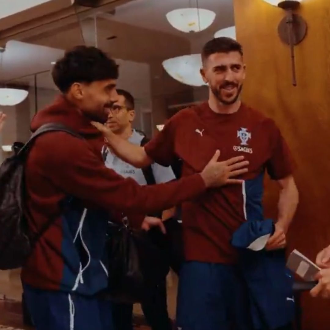 Paulinho se mostró muy sonriente al reencontrarse con sus compañeros de Portugal, en la concentración previa al partido contra México.