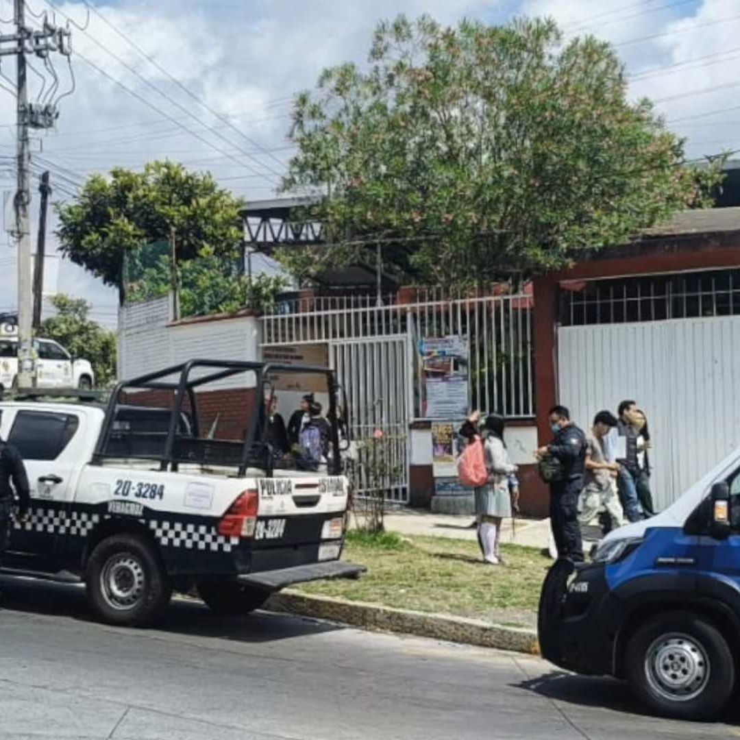 Evacuan Escuela Telesecundaria por Reacción Química en Laboratorio en Banderilla Veracruz