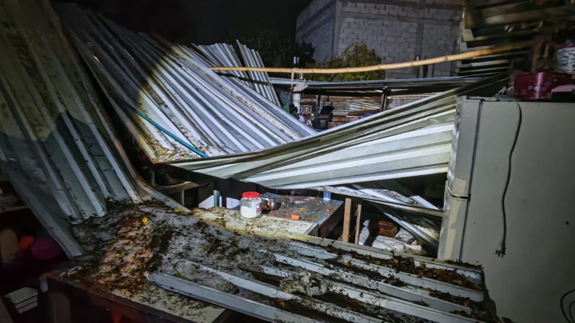 Granizada en Tlacotepec Puebla Deja Daños en Siete Casas Caída de Techo de Preescolar