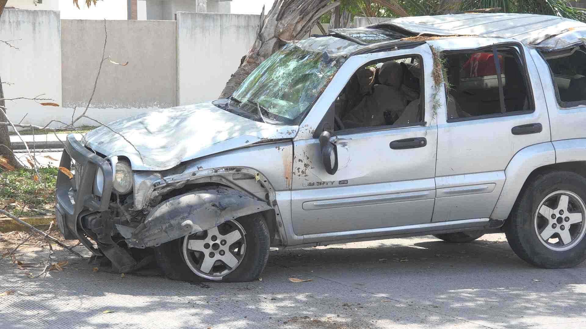 Conductor Pierde el Control de su Camioneta y Vuelca en Medellín de ...