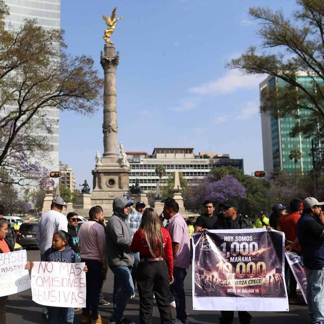 Protesta de trabajadores de plataforma en Reforma, CDMX
