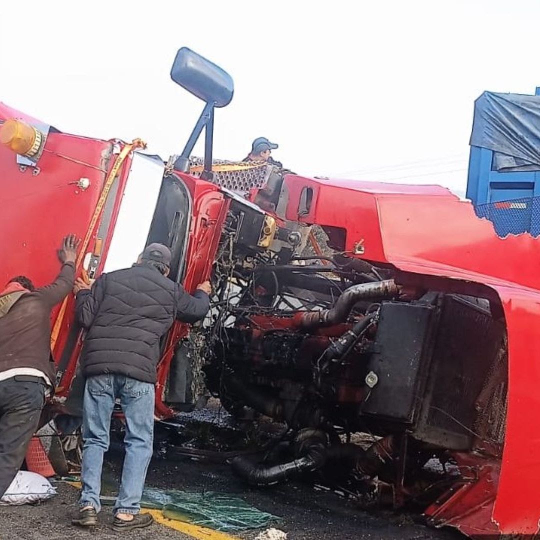 Accidente Autopista México Puebla Tráiler Choque Camión con Grava Provoca Cierre Parcial y Tráfico