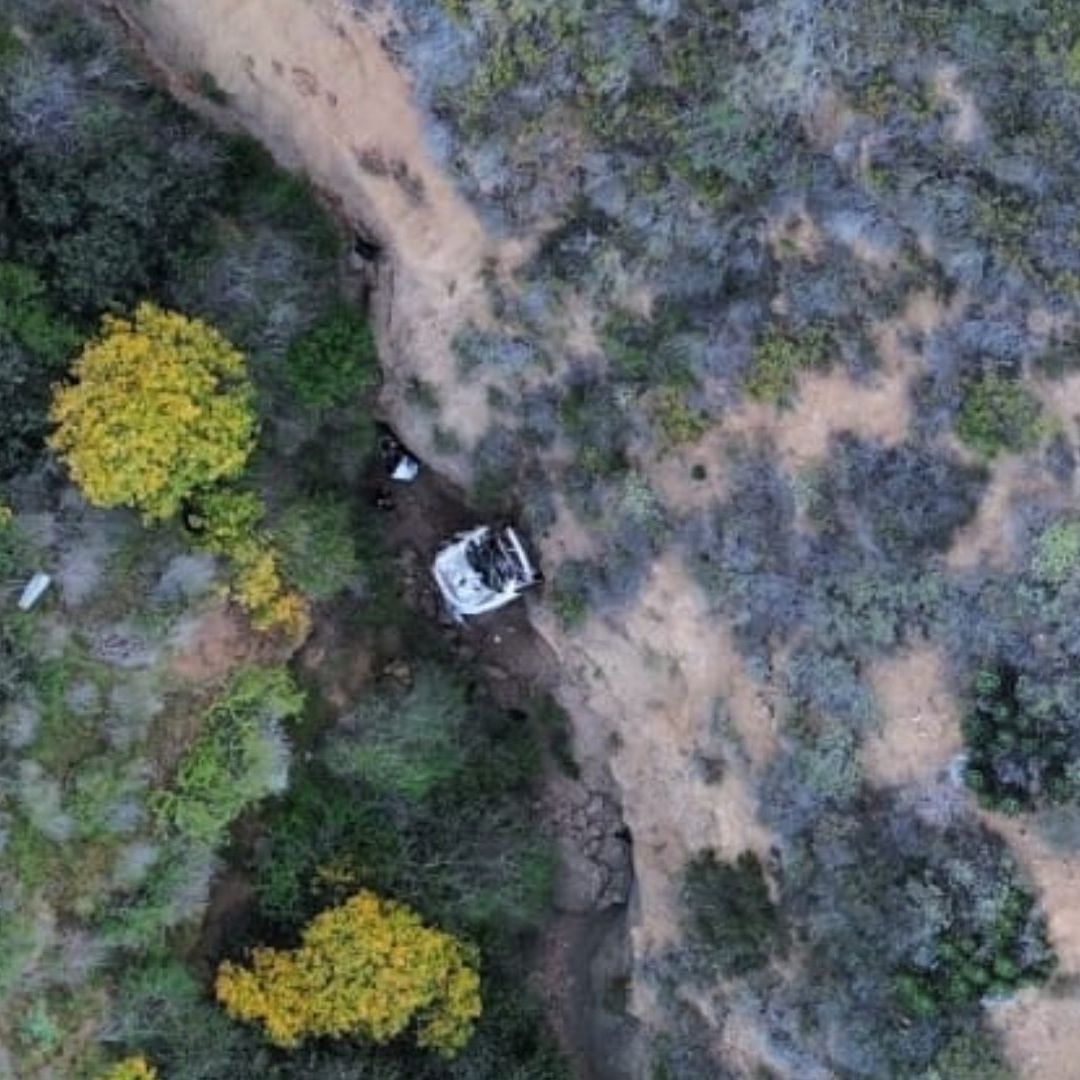 Vehículo Cae a Barranco y Deja Pareja Lesionada en Carretera Ensenada–La Bufadora