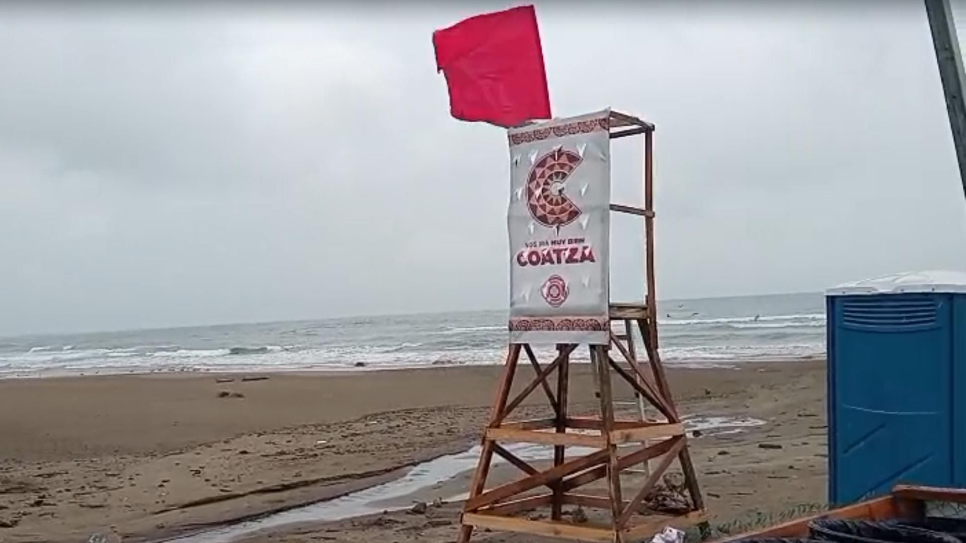Colocan Bandera Roja en Playas de Coatzacoalcos por Frente Frío Número 42 en Veracruz