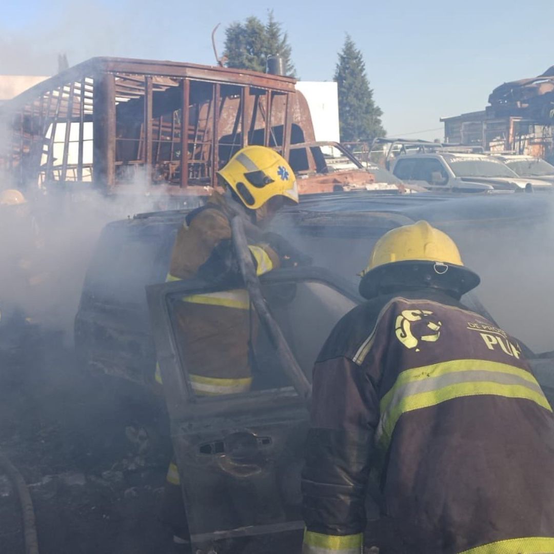 Incendio de Decenas de Vehículos Pérdida Total en Corralón de Cuautalncingo Puebla