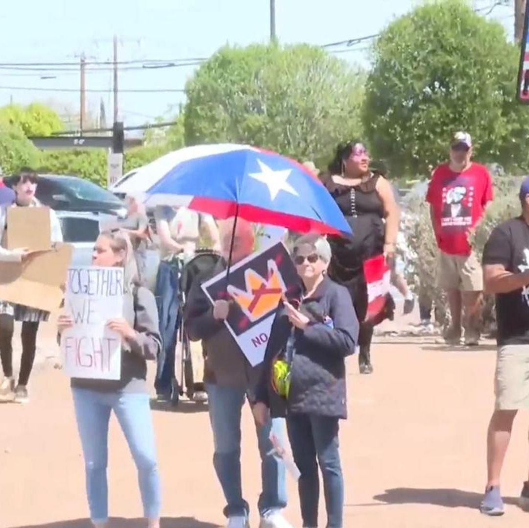 Se Manifiestan en El Paso, Texas, Durante “No Kings Day” Contra Políticas Migratorias