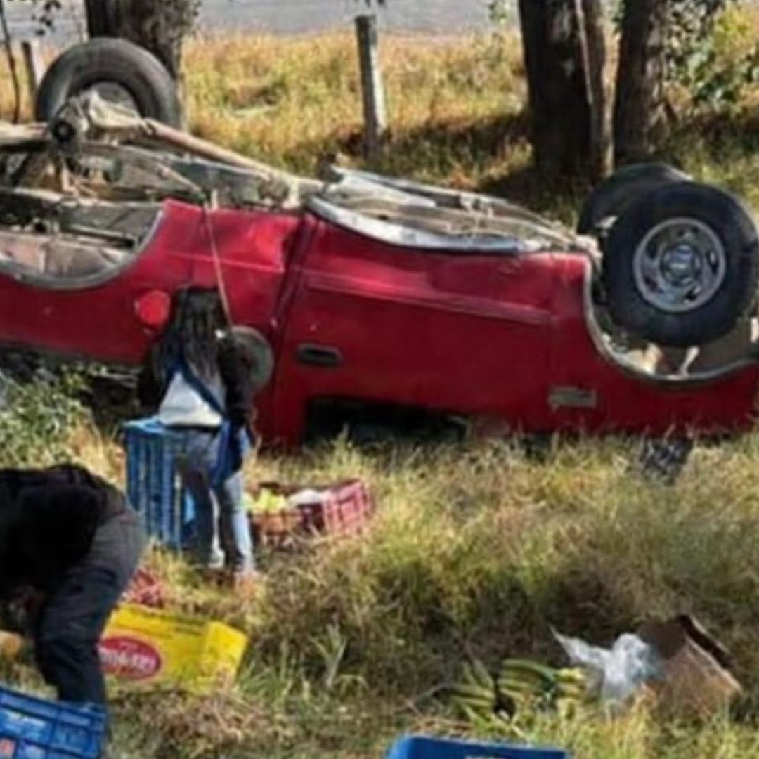 Accidente Autopista México Puebla Volcadura Camioneta Verdura altura Volkswagen