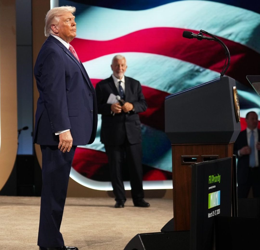 "Cuba es la Siguiente, Por Cierto", Advierte Trump Ante sus Seguidores MAGA en Miami